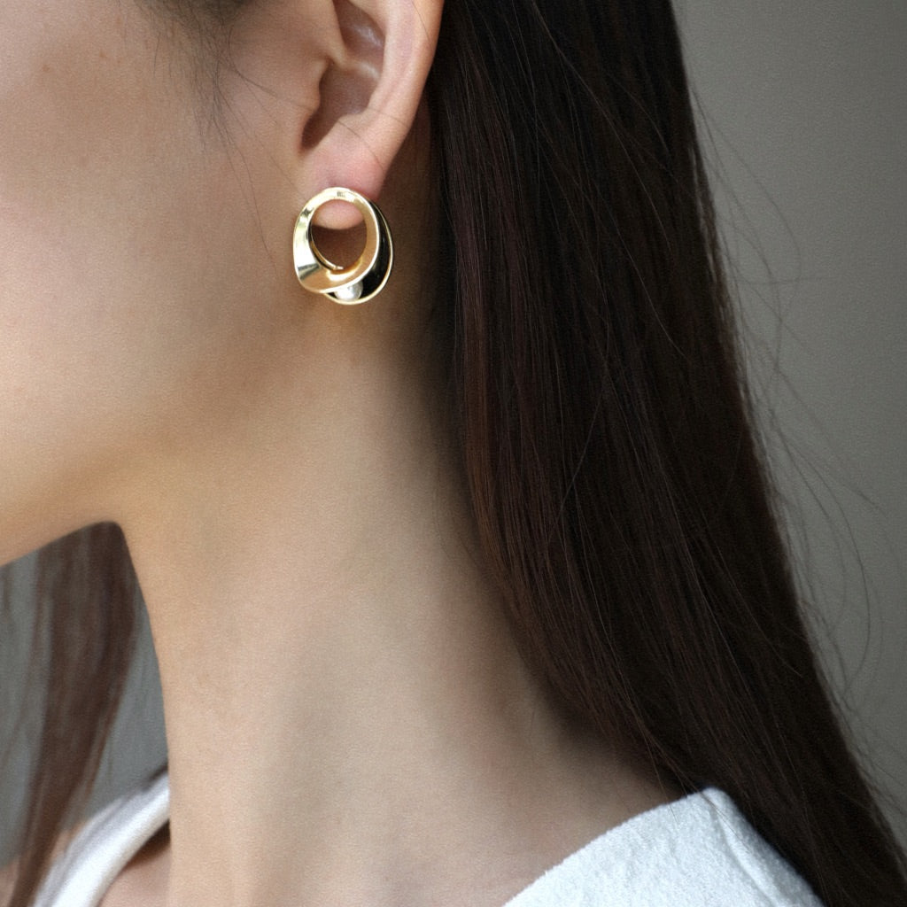 Arial-Gold Plated Earrings Inlaid with Pearl